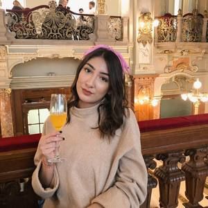 Meet your Posher, Carolina